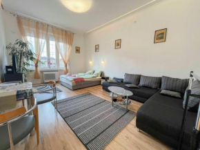 FREE GARAGE!!! Downtown apartment near the NEW YORK coffee house Budapest